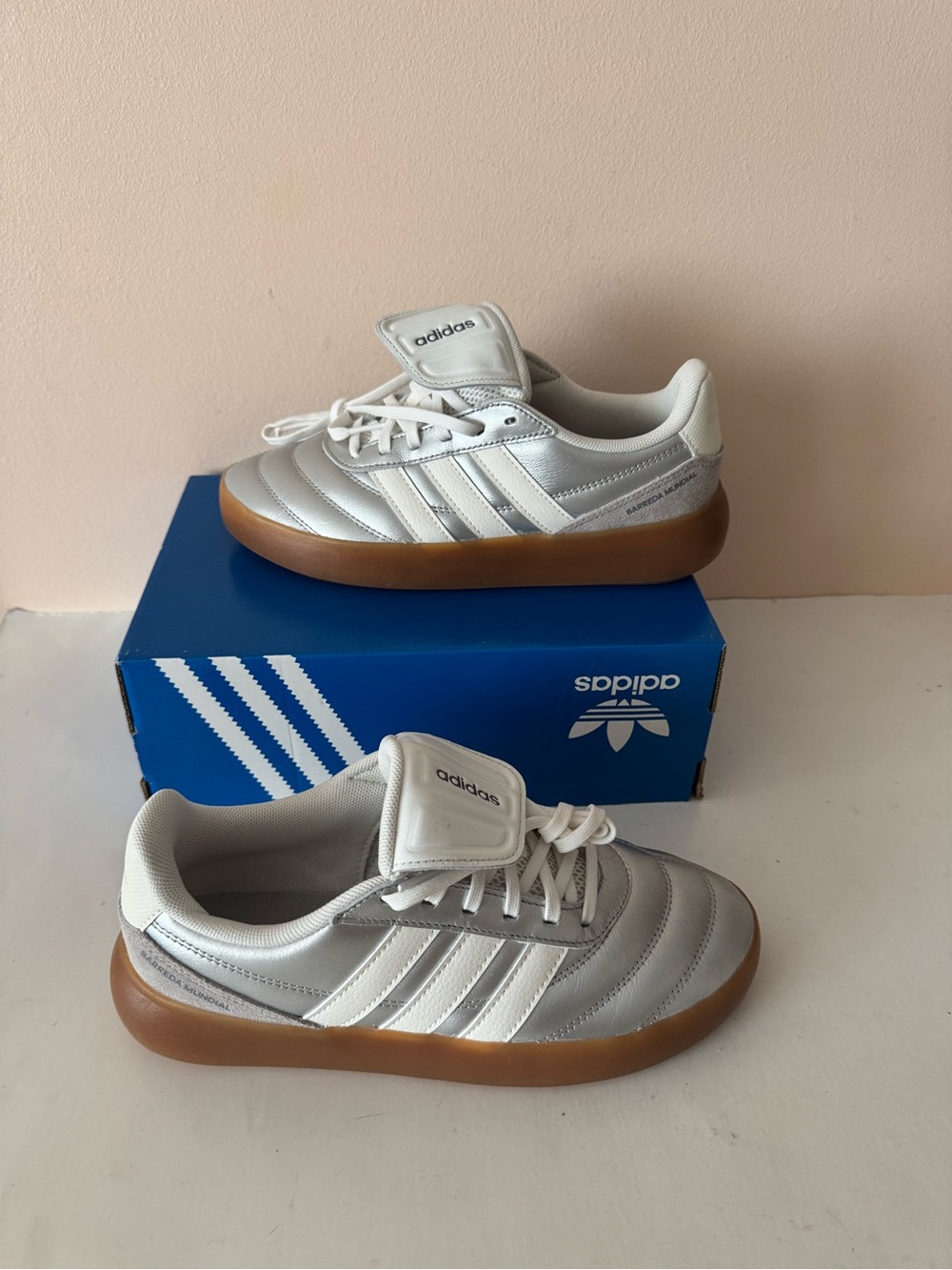 adidas womenโs Barreda Mundial Silver Sneaker. Size: 7, 8